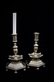 A pair of 1700 
century 
candlesticks in 
solid brass 
with fine 
patina. 
Height 24cm. 
Foot, 6 ...