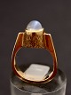 14 carat Danish 
design gold 
ring size 51 
Weight 5.7 
grams with 
moonstone item 
no. 498947