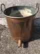 Copper vessel 
with handles 
and bottom 
drain. 
Dimensions: 
Height 45 cm, 
diameter 40 cm