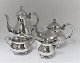 Silver tea and 
coffee service 
(830). 
Consisting of 
teapot, coffee 
pot, cream jug 
and sugar bowl.