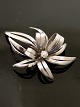14 carat white gold brooch 5 x 3.5 cm. weighted 6.4 grams with diamond item no. 500100