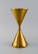 Hourglass shaped designer table lamp in brass. Mid-20th century.Measures: 25 x 12 cm.In ...