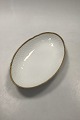 Bing and 
Grondahl Åkjær 
Oval Dish
Measures 22,8 
cm x 15,5 cm / 
8.89 in. x 6.10 
in.
Has gold wear
