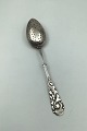 Johannsen Tang 
Silver Tea Egg 
Infuser 
Measures 14 cm 
/ 5.51 inch