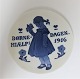 Royal 
Copenhagen. 
Child Welfare 
Day's plate 
1916. Diameter 
12.5 cm. (1 
quality)