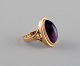 Swedish jeweler. Vintage art deco ring in 18 carat gold adorned with purple 
stone. Mid-20th century.
