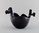 Claydies for 
Kähler. 
Primadonna bowl 
in black glazed 
ceramic modeled 
with curly 
handles. 21st 
...