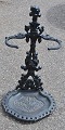 Umbrella stand in black painted cast iron, 19th century. Height: 55 cm. W .: 32 cm.