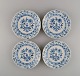 Fire antikke Meissen Løgmønstret tallerkener i håndmalet porcelæn. Ca. 1900.
