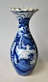 Arita vase, 
Japan, 19th 
century. Blue 
painted with 
flowers. With 
ruffled edge. H 
.: 19.5 cm.