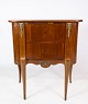 Small chest of 
drawers in 
hand-polished 
mahogany from 
around the 
1890s.
H:72 W:61 D:34
