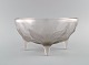 René Lalique (1860-1945), France. Rare "Lys" bowl on feet in clear and frosted 
mouth blown art glass with four lilies. 1920s.
