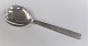 Georg Jensen. 
Bernadotte. 
Sterling (925). 
Serving spoon. 
Length 18,3 cm.