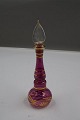 Elegante Parfümflasche aus violettem Glass mit Pfropfen und goldener Verzierung