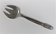 Georg Jensen. 
Silver (925). 
Akorn. Small 
serving fork. 
Length 14 cm.