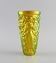Zsolnay vase in 
glazed ceramics 
modeled with 
women picking 
grapes. 
Beautiful 
luster glasses. 
...