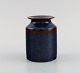 Carl Harry Stålhane (1920-1990) for Rörstrand. Vase i glaseret keramik. Smuk 
glasur i brune og dybe blå nuancer. Midt 1900-tallet.
