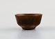 Carl Harry Stålhane (1920-1990) for Rörstrand. Miniature bowl in glazed 
ceramics. Beautiful glaze in brown shades. Mid-20th century.
