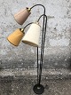 Three-arm floor 
lamp. Traces of 
use on screens 
otherwise very 
good condition. 
Height approx. 
150 cm