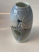 Vase
Bing and 
Grondahl
Deck no 
#1302/#6251
Height 18 cm
Nice and well 
maintained 
condition