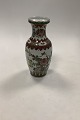 Chinese 
Oriental Vase 
in Red Color
Measures 21cm 
/ 8.27 inch