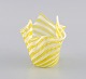 Lille Murano vase / skål i gult, hvidt og klart mundblæst kunstglas. Italiensk 
design, 1960