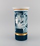 Large Hollóháza 
porcelain vase. 
Art deco motifs 
and gold 
border. Mid 
20th century.
Measures: 30 
...