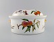 Royal Worcester, England. Large Evesham lidded tureen in porcelain decorated 
with fruits and gold rim. 1980s.
