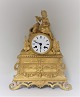 Bronze clock. 
Produced around 
1840. Height 33 
cm. Clockwork 
works