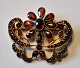 Brooch in gilded silver with garnets. approx. 1900. 3 x 3.5 cm.