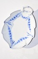 "Empire" Bing & 
Grondahl 
porcelain. B&G 
Empire  
leafshaped dish 
no. 199. Length 
 25cm. 9 13/16 
...