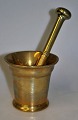 Brass mortar, 
19th century 
Denmark. 
Stamped: CES. 
Height: 9.5 cm. 
Pistil length: 
18.5 cm.