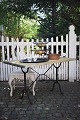 Old French 
bistro / café 
table with a 
super fine 
patina, 
consisting of a 
base in black 
cast iron ...