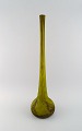 Daum Nancy, Frankrig. Kolossal art nouveau gulvvase i grønt matteret mundblæst 
kunstglas. 1930/40