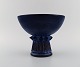 Irma Yourstone (1911-1988), Sweden. Bowl on foot in glazed stoneware. Beautiful 
glaze in deep blue shades. 1960s.
