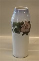 173-232 RC Vase 
with rose 23 cm 
pre 1923 
Painter 43 
Royal 
Copenhagen In 
mint and nice 
condition