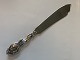 Layer cake 
knife in Silver
Length 23.5 cm 
approx
Polished and 
well maintained 
condition