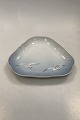 Bing and 
Grondahl Måge 
Triangular Tray 
No 40
Measures 23cm 
x 23cm (9.06 
inch x 9.06 
inch )