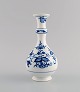 Antik Meissen Blue Onion vase in hand-painted porcelain. Early 20th century.Measures: 18.5 x 9 ...