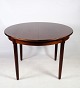 Dining table in 
rosewood of 
Danish design 
from around the 
1960s.
H:73 Dia:110
