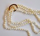 Freshwater 
pearls, 20th 
century, 
Nikita. L: 175 
cm. With 
gold-plated 
lock.