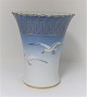 Bing & 
Grondahl. 
Seagull with 
gold. Vase. 
Model 186. 
Height 16 cm. 
(2. quality)