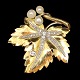 A brooch in 14k gold and white gold, set with three pearls and several diamonds. Total app. 0,98 ...