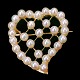 Viggo Wollny; A 
 heart shaped 
brooch in 14k 
gold, set with 
pearls. H. 3,5 
cm. W. 2,2 cm. 
...