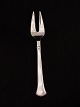 Hans Hansen 
arvesølv no. 5 
roasting fork 
19.5 cm. Item 
No. 519073