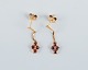 Unknown 
goldsmith, a 
pair of 
earrings 
adorned with 
semi-precious 
stones.
Unmarked.
Measured at 
...