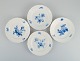 Fire antikke Meissen middagstallerkner.
Håndmalede med forskellige blå blomster og sommerfugle.
Sent 1800-tallet.