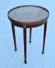 Small French 
round table, 
20th century. 
Veneered - with 
marquetry. 
Tapered legs 
with bronze ...