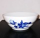 Large bowl for 
e.g. salad, in 
Blue Flower, 
from Royal 
Copenhagen. 2. 
Sorting. 
Appears in good 
...