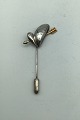 Georg Jensen 
Sterling 
Silver/Gold 
Brooch/Pin 2003 
Isabell 
Kristensen 
Measures 5.5 cm 
x 3 cm ...